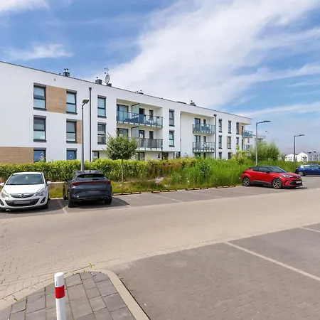 Modern With Parking And Balcony In By Renters Apartment *
