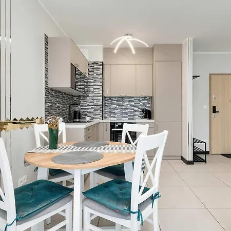 Modern With Parking And Balcony In By Renters Apartment *